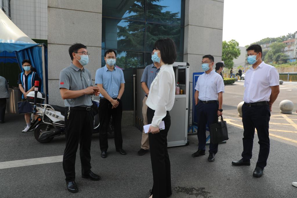 区委组织部部长刘华珍来校检查指导秋季学期开学及疫情防控工作-武汉