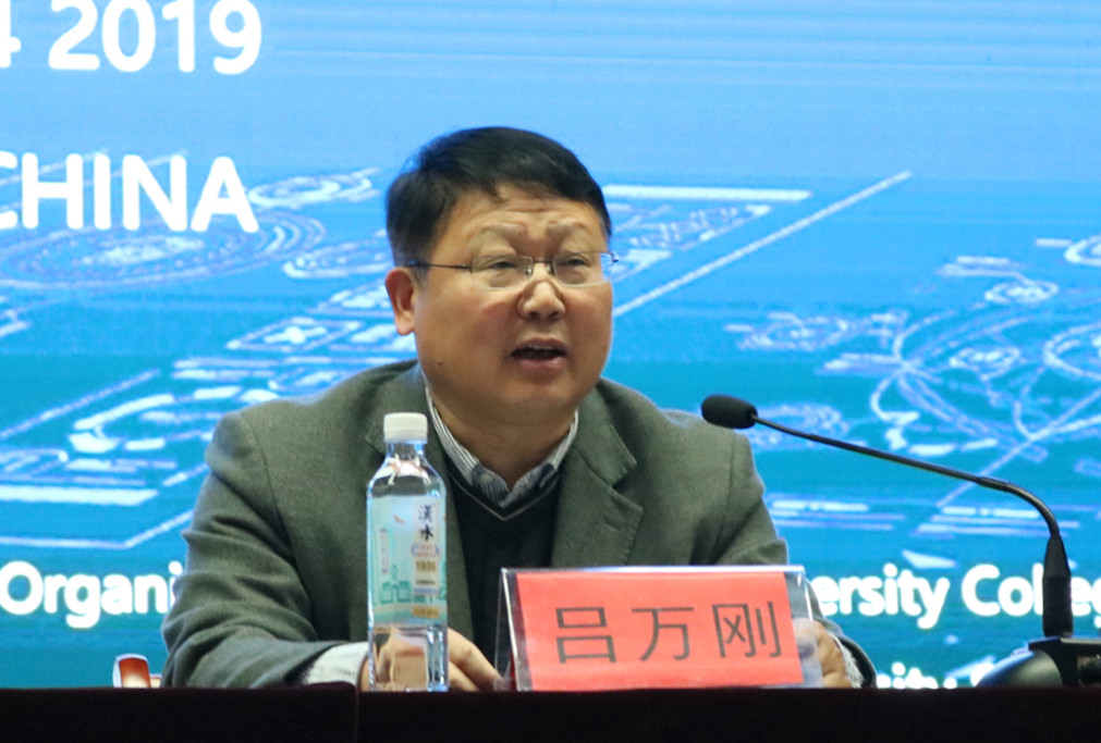 武汉体育学院校长吕万刚教授,武汉体育学院副校长王志强教授,上海体育